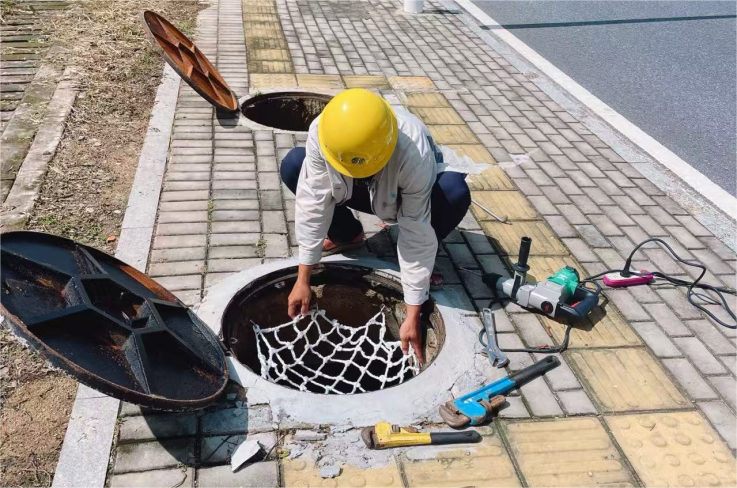 專項整治“問題井蓋” 守護群眾“腳下安全”